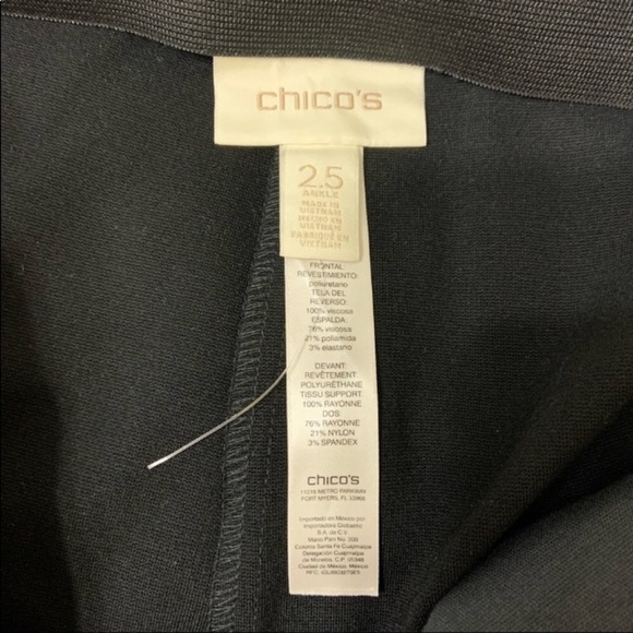Chico’s size 14 black label cropped flat front W/ faux Pockets Tried on only - Picture 4 of 16